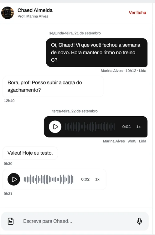Conversa no painel entre a professora Marina Alves e o aluno Chaed Almeida, com mensagens de texto e dois áudios.